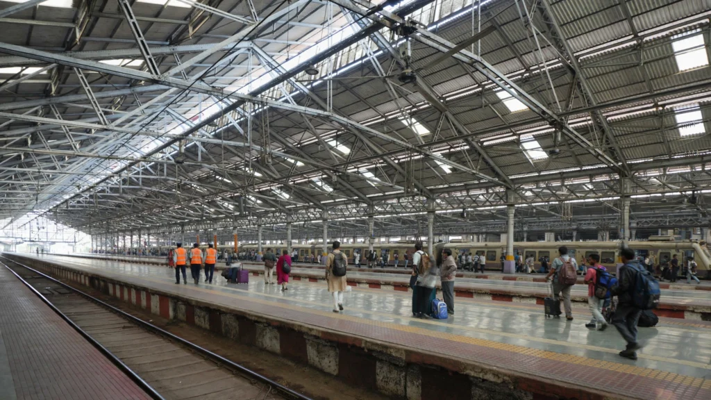 A busy Mumbai railway platform, the kind of workplace the 8th Pay Commission panel observed during its Central Railway visit.