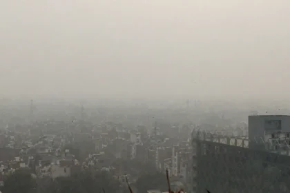 Hazy smog over the Delhi skyline