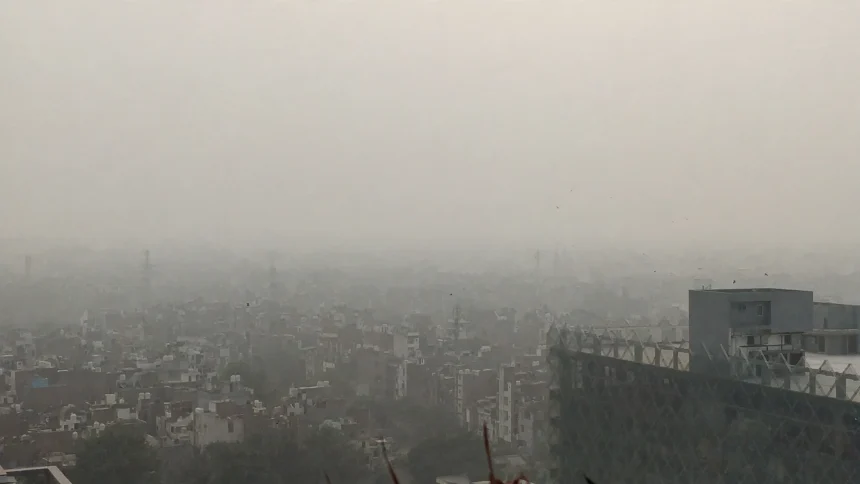 Hazy smog over the Delhi skyline