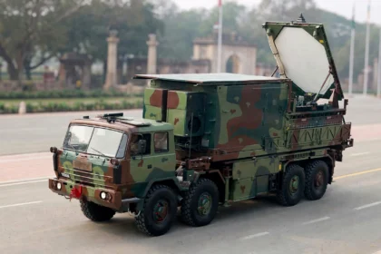 Swathi Weapon Locating Radar, a Bharat Electronics radar system, on parade at Kartavya Path. AI image grounded in a Photo Division, Ministry of Defence reference photo via Wikimedia Commons.