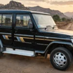 Mahindra Bolero Bold Edition. Background composite; base reference photo: SnapMeUp, CC BY-SA 4.0, via Wikimedia Commons.