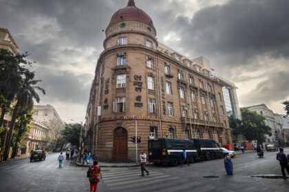 Central Bank of India headquarters in Mumbai. Base photo: Karthik Nadar / Wikimedia Commons (CC BY-SA 3.0).