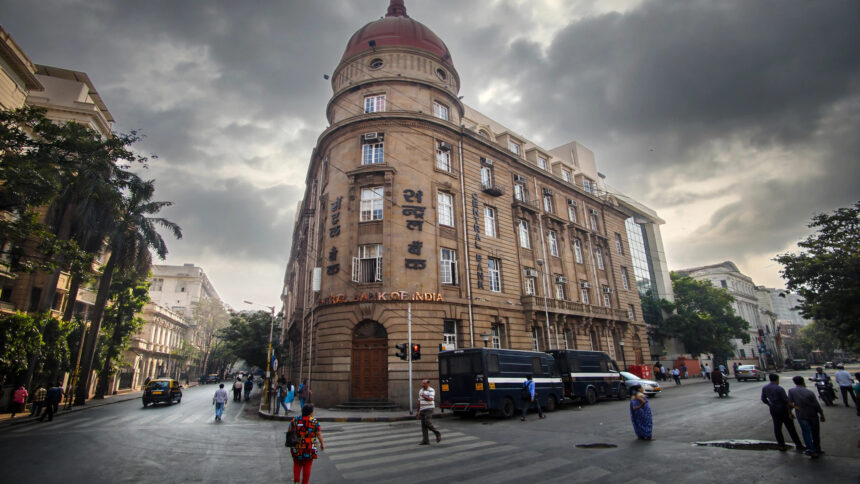 Central Bank of India headquarters in Mumbai. Base photo: Karthik Nadar / Wikimedia Commons (CC BY-SA 3.0).