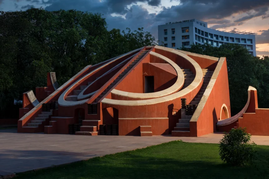 Jantar Mantar, Delhi. Photo: Alessio / Wikimedia Commons (AI composite)