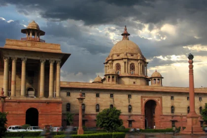 North Block, New Delhi, which houses the Cabinet Secretariat. Photo: Nghosh / Wikimedia Commons CC BY-SA 3.0, background composite