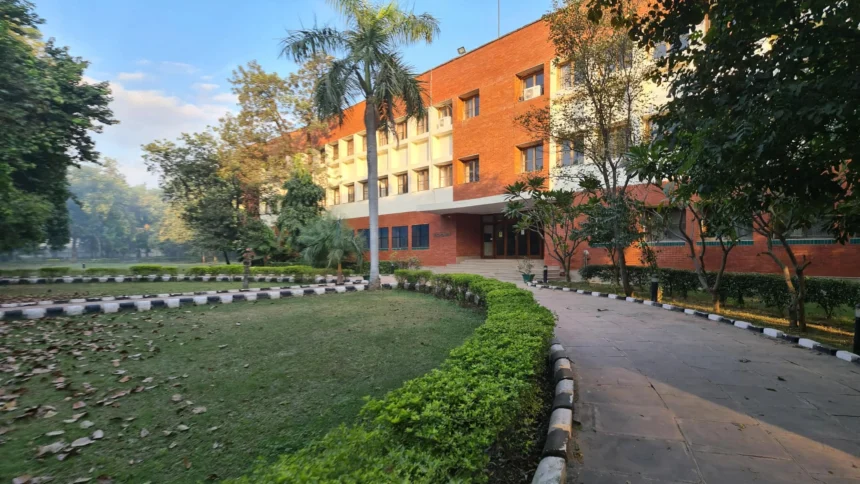 Delhi University campus building, Delhi University Assistant Recruitment 2026