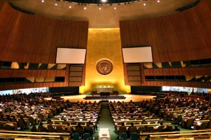 United Nations General Assembly hall in New York. Image generated from a real reference photo (Patrick Gruban / Wikimedia Commons, CC BY-SA 2.0).