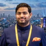 Akash Ambani — Photo: PMO India / Wikimedia Commons (background composite)