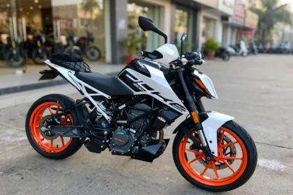 KTM 200 Duke updated model parked outside a dealership in India.