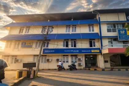 Federal Bank Q2 results: the bank's net profit jumped 45% to Rs 1,386 crore in the September quarter, helped by a USD 1.5 billion FCNR(B) fundraise. Photo: Manukrishnan80 / Wikimedia Commons (background composite)