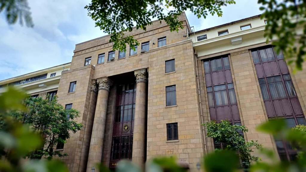 Reserve Bank of India headquarters building in Mumbai. Image generated from a reference photo by Soham Banerjee, Wikimedia Commons, CC BY 2.0.