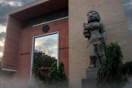 Reserve Bank of India head office. Building photo: Soham Banerjee, Wikimedia Commons CC BY 2.0; composite with editorial background