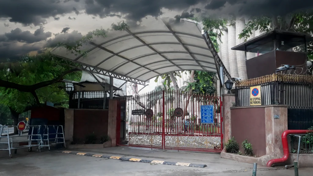 RBI office building in New Delhi. Photo: Wikimedia Commons (AI composite background)