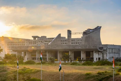 Punjab Vidhan Sabha, Chandigarh. Building reference photo: Amcanada / Wikimedia Commons (CC BY-SA 3.0); editorial composite.