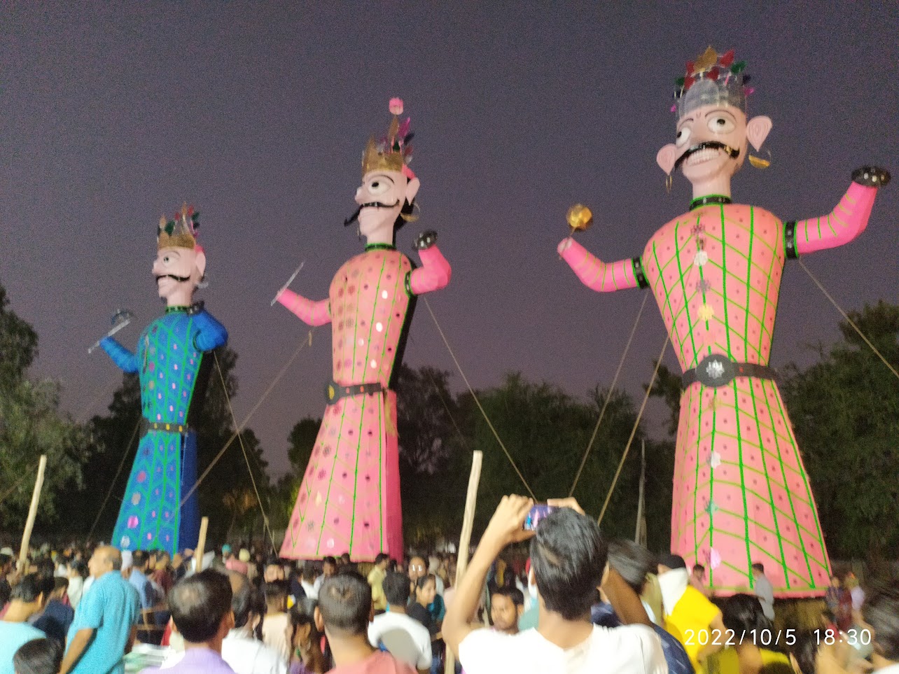 Ravan effigy burning at a Dussehra celebration, an archive photo symbolising the triumph of good over evil (Photo: Wikimedia Commons, CC0)
