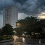 Reserve Bank of India headquarters tower in Mumbai (background composite; building photo: Wikimedia Commons, CC BY-SA 3.0)