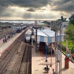 Vande Bharat Express at Balasore railway station. Photo: Khan Subhendu / Wikimedia Commons (CC BY-SA 4.0), editorial composite.