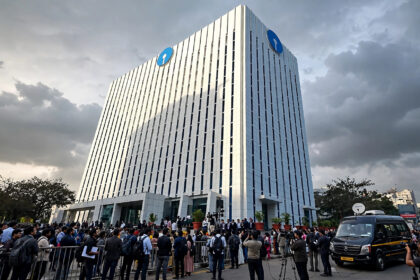 SBI headquarters in Mumbai. Photo: Digamber / Wikimedia Commons (background composite)