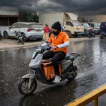 Swiggy delivery partner (photo: SerChevalerie / Wikimedia Commons; background composite)