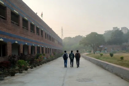 Students walking toward a Delhi college building as the Tobacco-Free Youth Campaign 4.0 focuses on campuses.