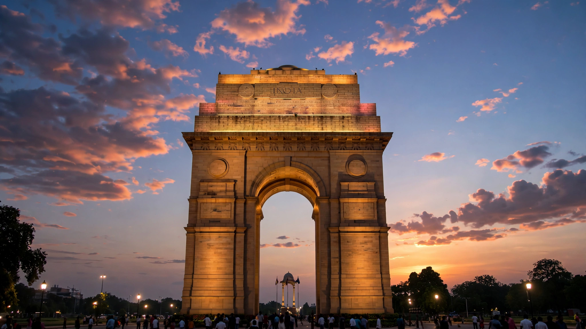 India Gate in New Delhi at dusk; photo: Subeesh Balan / Wikimedia Commons (CC BY-SA 3.0), editorial render