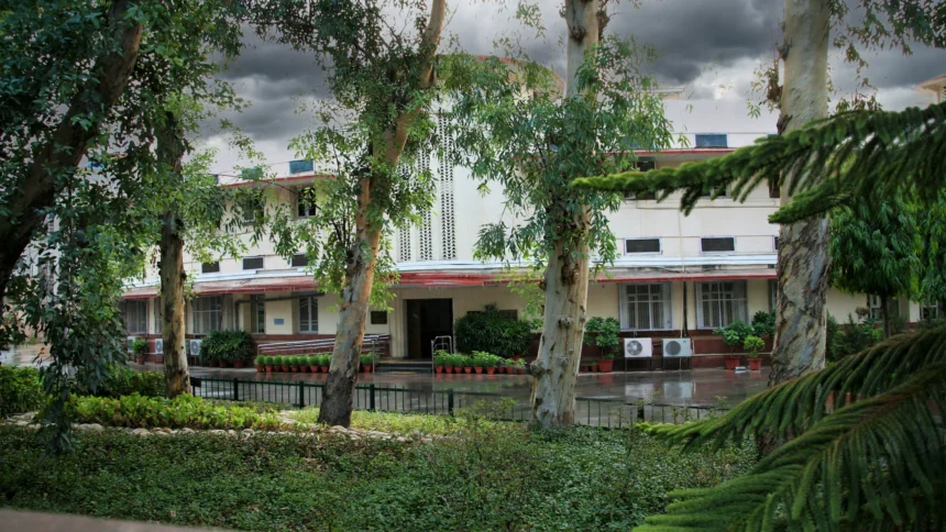 Dholpur House in New Delhi, the headquarters of the Union Public Service Commission. Photo: Ramesh lalwani / Wikimedia Commons (background composite)